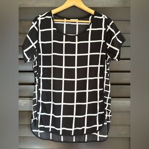 Antilia Femme Large  Black White Geometric Short Sleeve Blouse